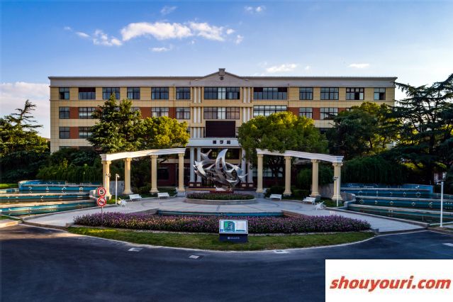 广东高考成绩多少分能报考四川国际标榜职业学院？附2022-2024年各专业录取位次排名